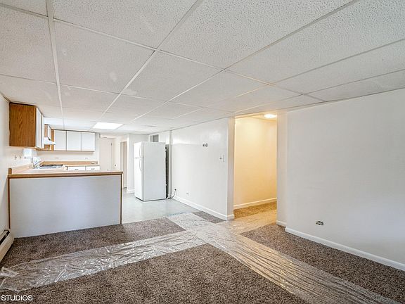 5th image of 5442 N Ludlam Ave #G