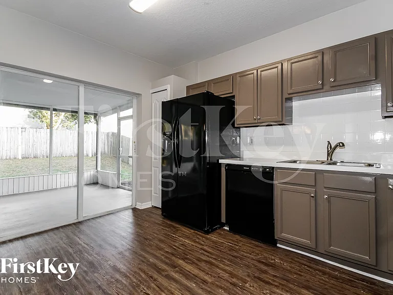 709 Periwinkle Pointe Pl — Photo 10