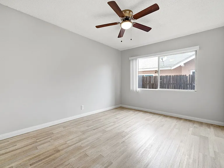 912 Gladys Avenue — Photo 9