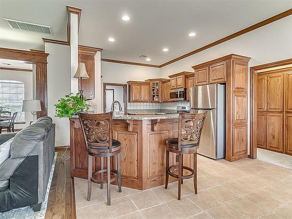 5th image of 709 N Remington Way