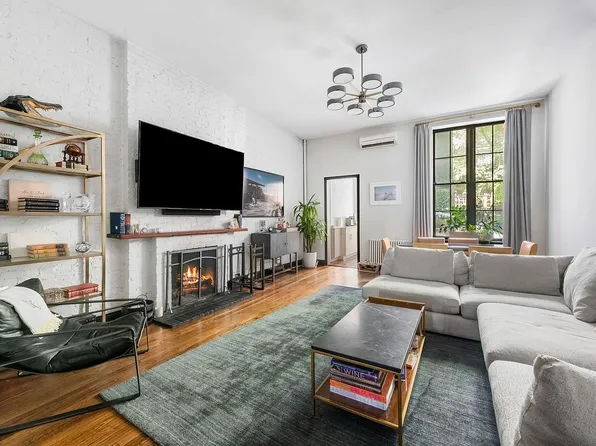 21 W 9th St #1FR, Manhattan, NY 10011