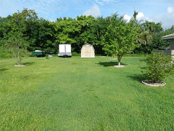 4th image of 2701 Poinciana Ct
