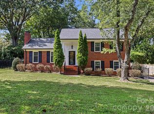 3846 Barclay Downs Dr, Charlotte, NC 28209