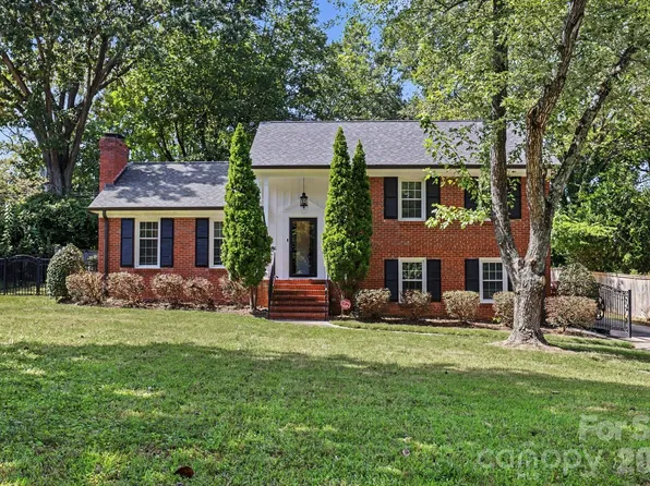 3846 Barclay Downs Dr, Charlotte, NC 28209
