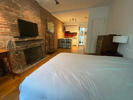 Rented by Douglas Elliman | media 25