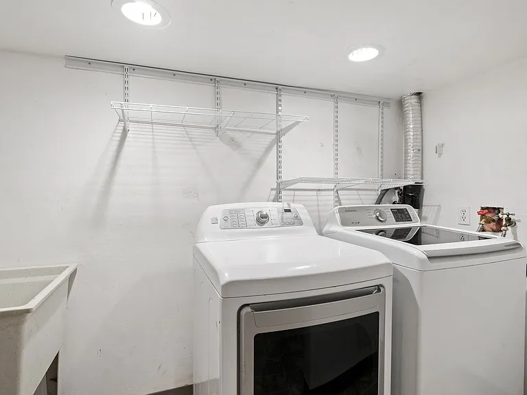 709 McKenzie Ave — Photo 26