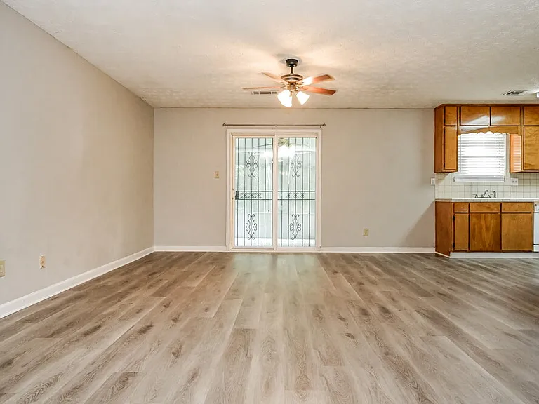 4255 Loveless Pl — Photo 6
