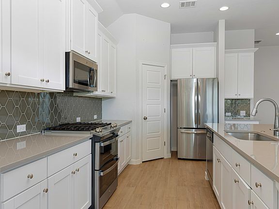 3rd image of 2013 La Gabriella Ln