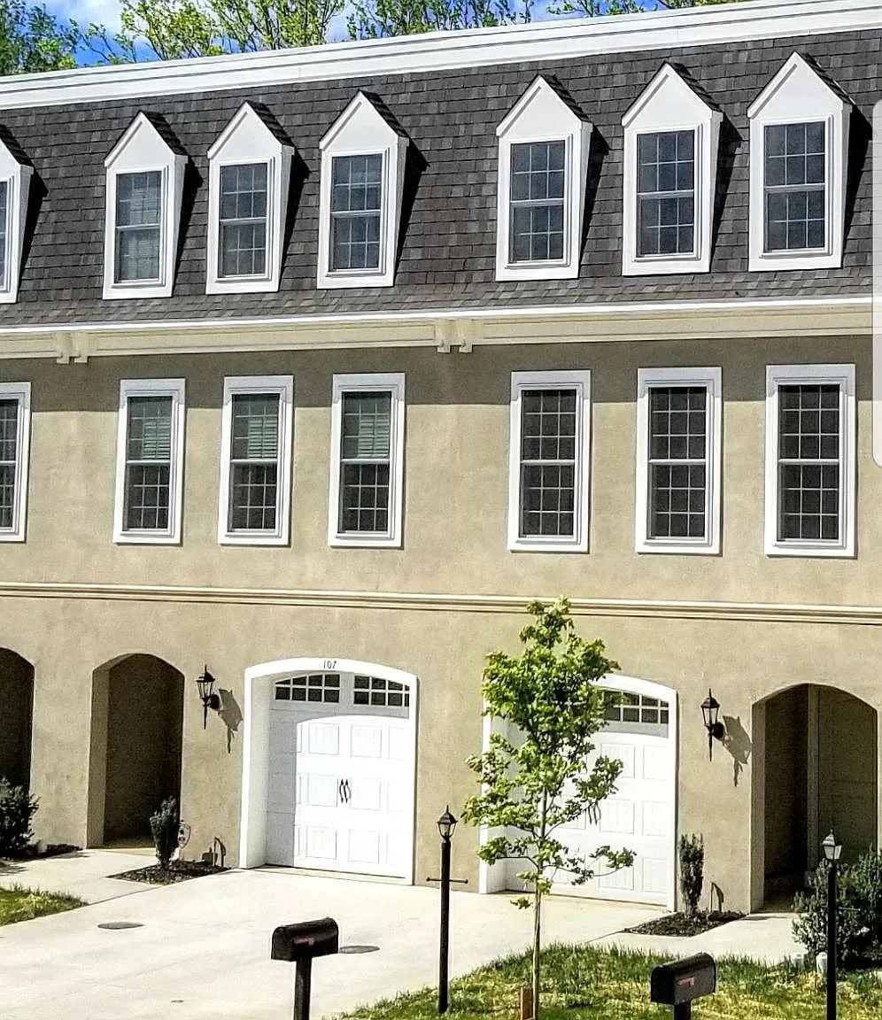 3 bed, 2400 sqft, $3,550 — Photo 1