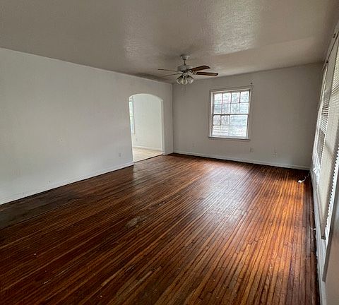 2nd image of 2425 N Lynwood Dr