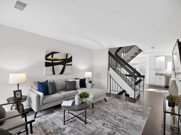 2434 Southgate Sq, Reston, VA 20191