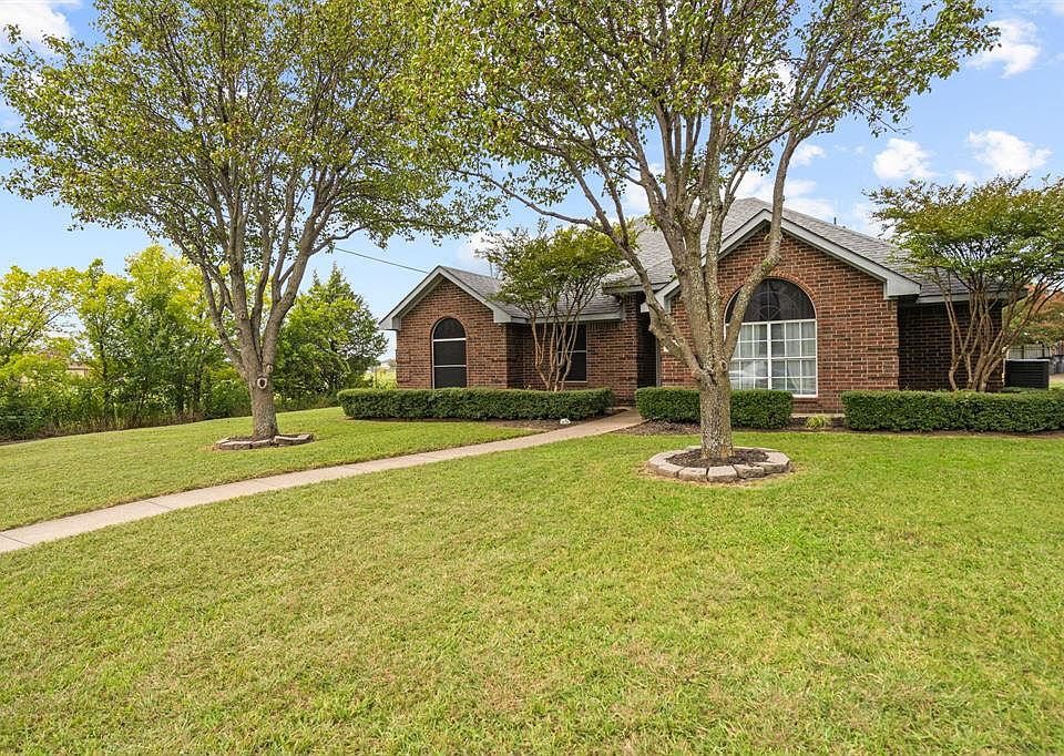1st image of 3907 Camden Ln