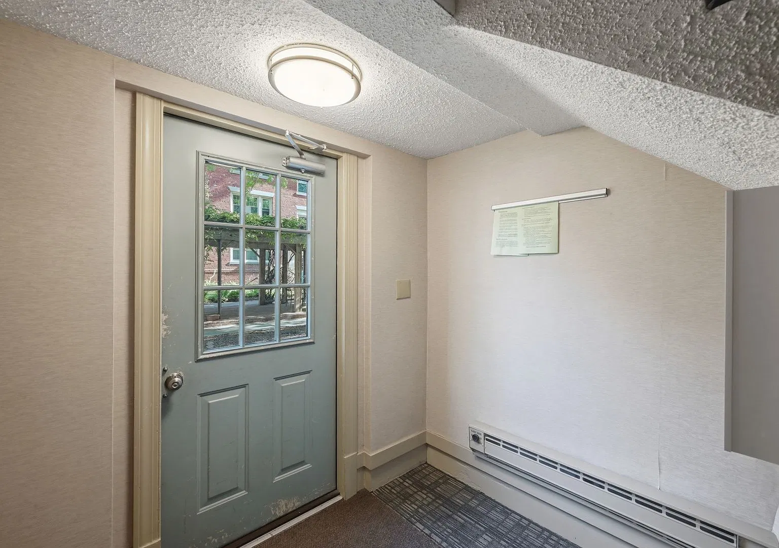 Cozy Studio Condo in Old Town Alexandria — Photo 4