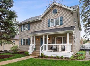 140 N Park St, Westmont, IL 60559