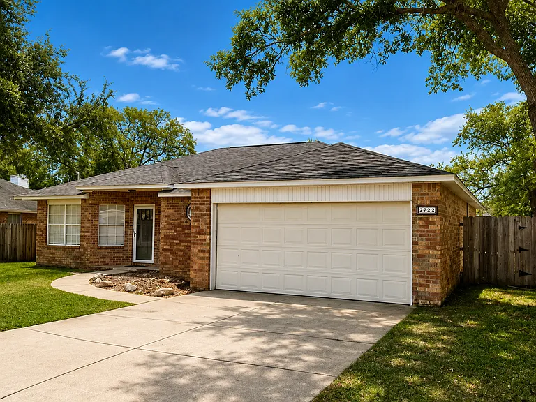 2722 Shalimar Dr — Photo 1