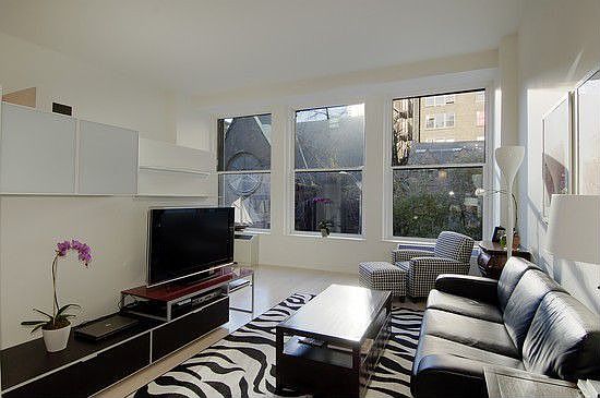1st image of 465 W 23rd St