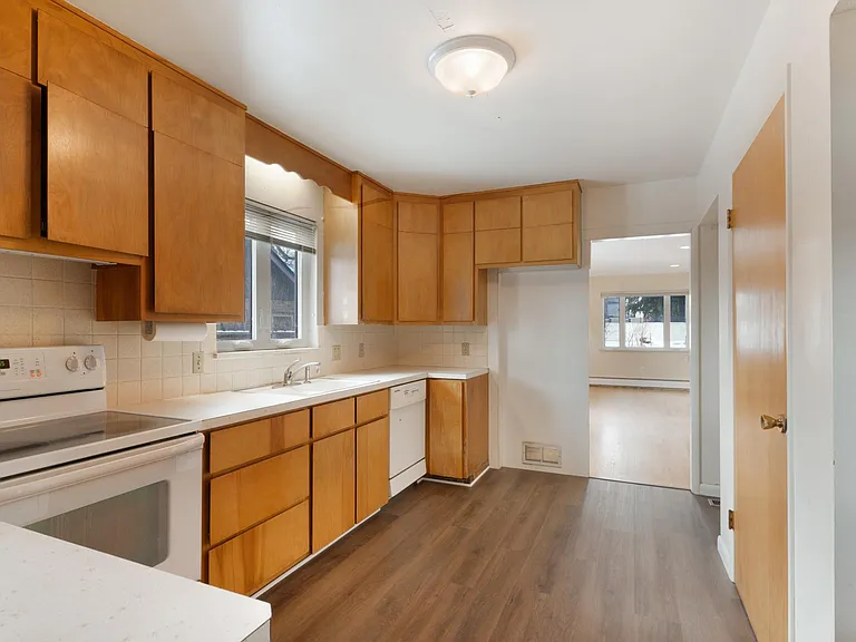 2480 Wolff St — Photo 4