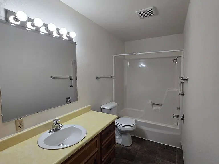 1408 Oak Manor Ave S — Photo 9