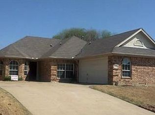 1082 Springwood Dr, Saginaw, TX 76179