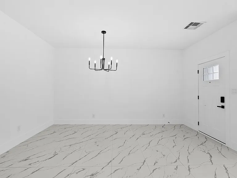 9110 Everglade #B — Photo 7
