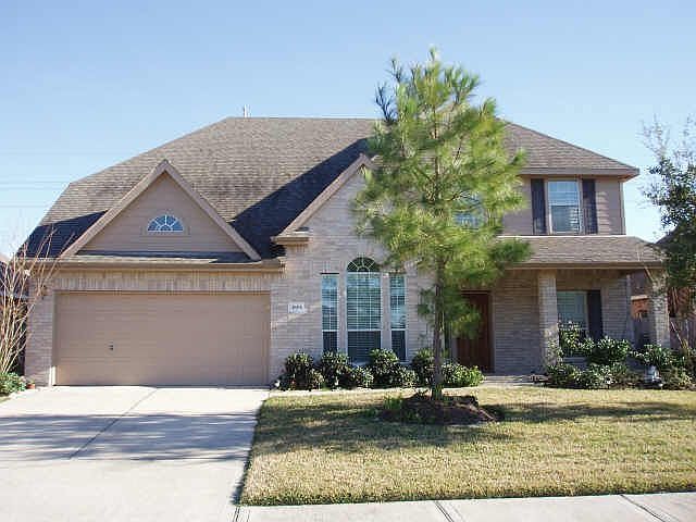 BEAUTIFUL family home on Pearland's desirable east side