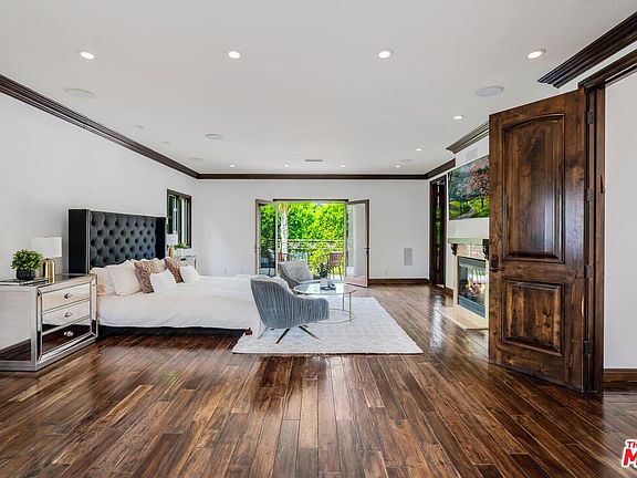 2nd image of 5027 Odessa Ave