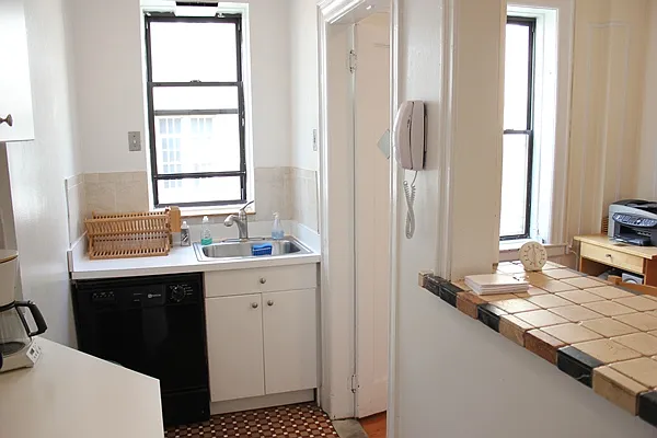 Rented by City Connections Realty | media 26