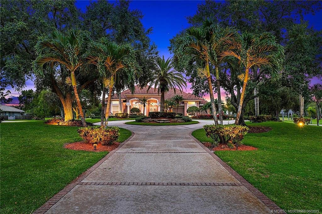 5082 SW Bimini Cir N