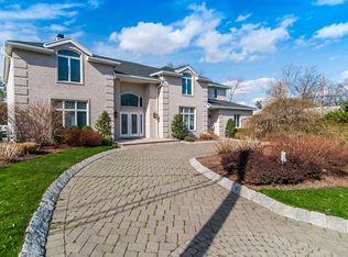 32 Laurie Dr, Englewood Cliffs, NJ 07632