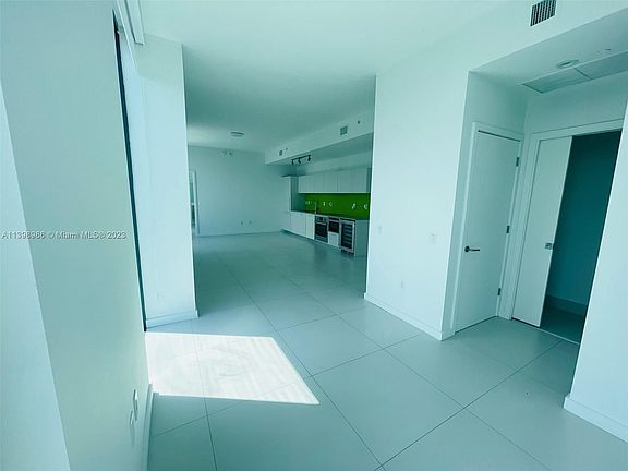 2nd image of 501 NE 31st St Unit 4105