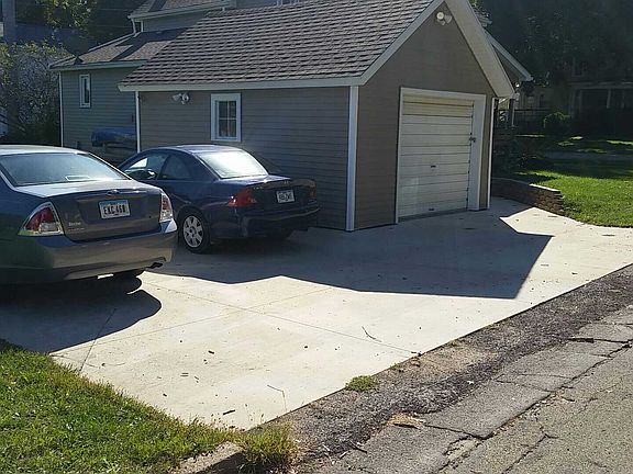 2nd image of 301 S Linden St