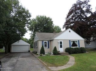 945 W Hile Rd, Norton Shores, MI 49441