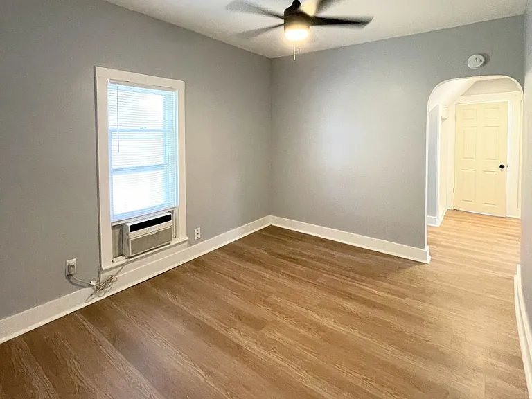 14 N Maple — Photo 1