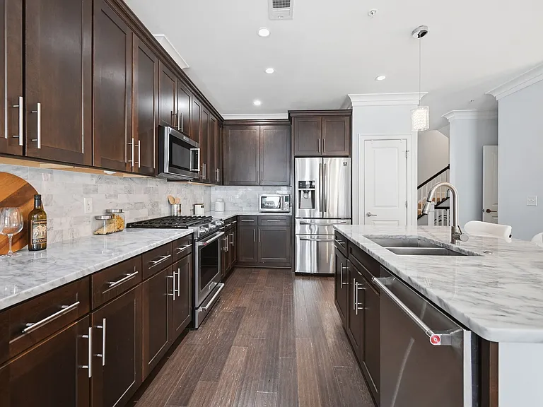 43565 Michigan Sq — Photo 9