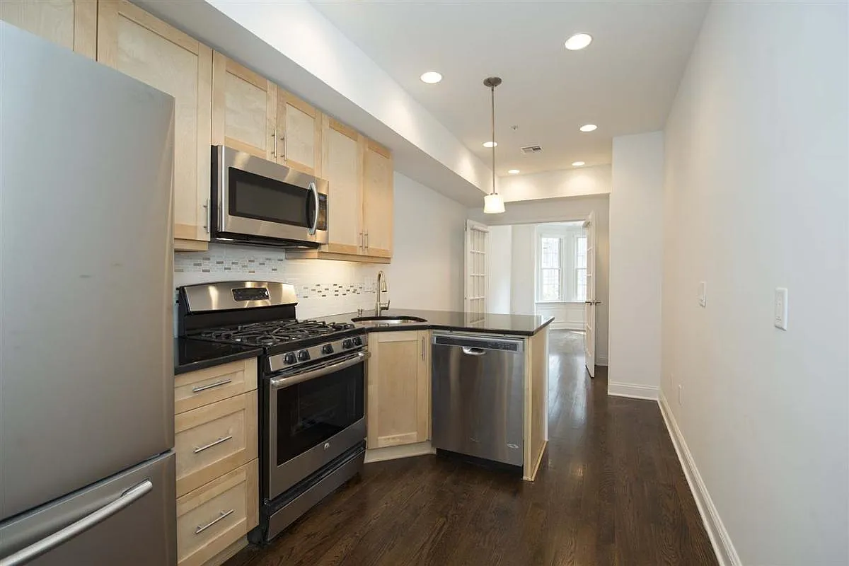 Kitchen - 120 Jackson St #2R
