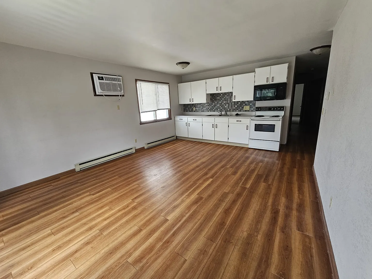 2 bed, 900 sqft, $1,099 — Photo 1