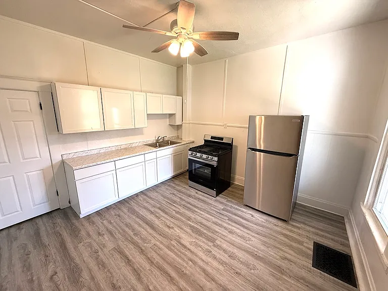 1215 Arlington Ave #1 — Photo 3