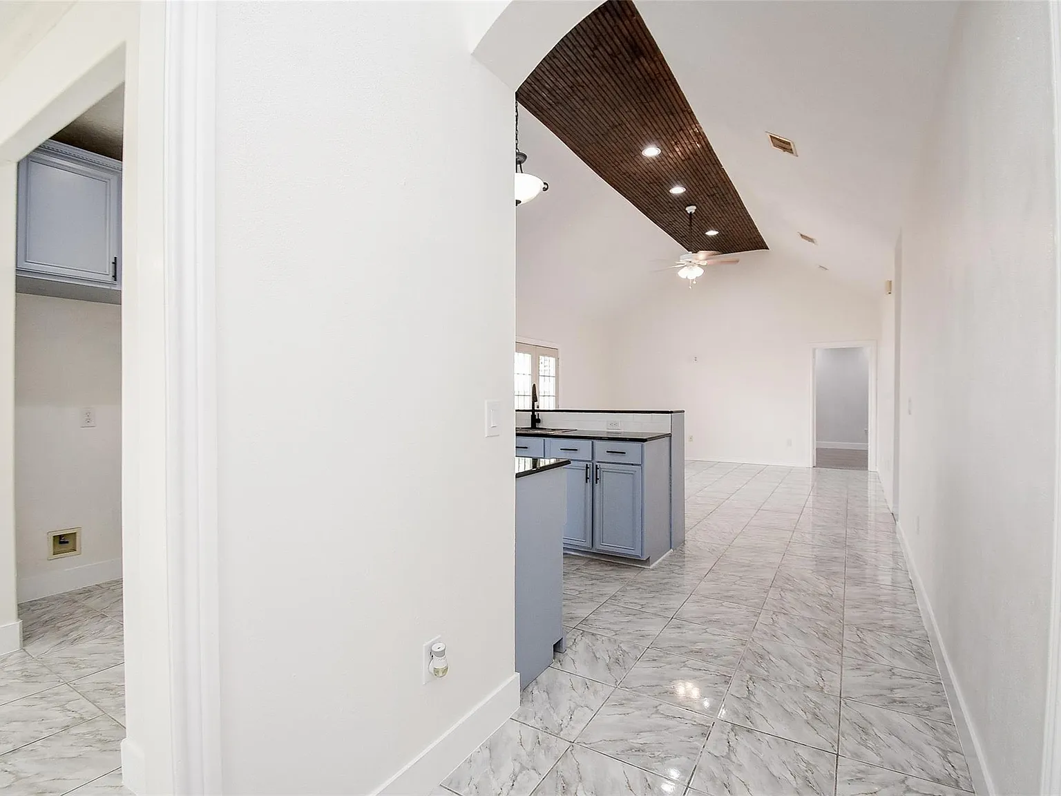 3 bed, 2.0 bath, 1747 sqft, $2,100 — Photo 4