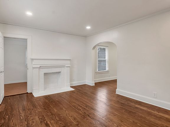 4th image of 624 Stokeswood Ave