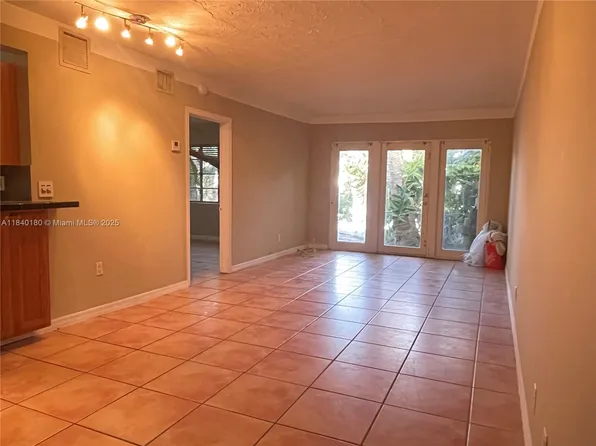 8300 Byron Ave APT 5, Miami Beach, FL 33141