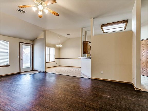 4th image of 2817 SE 91st St
