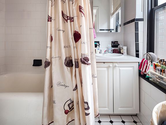 5th image of 7 Park Ave APT 11B