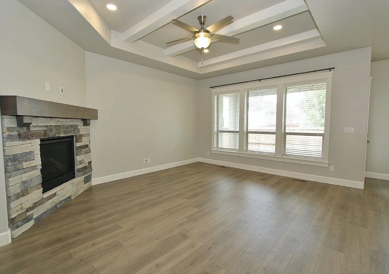 Immaculate Single-Level Home in Hazelwood Village — Photo 3