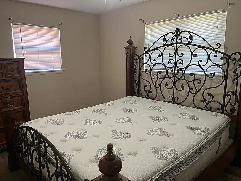 1331 W Hayes St — Photo 27