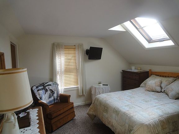 5th image of 31 Fowler Ave