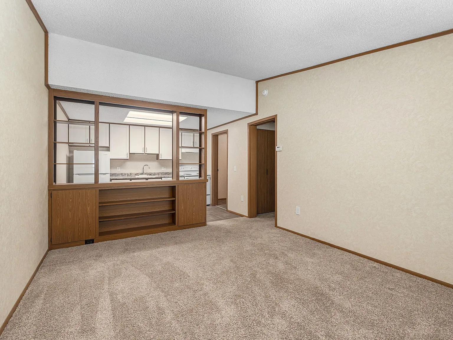 Pineridge Apartments — Photo 2