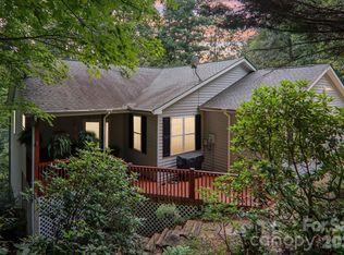 702 Cinnamon Way, Flat Rock, NC 28731