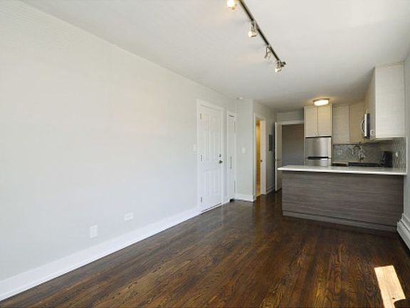 4th image of 5960 N Winthrop Ave #4