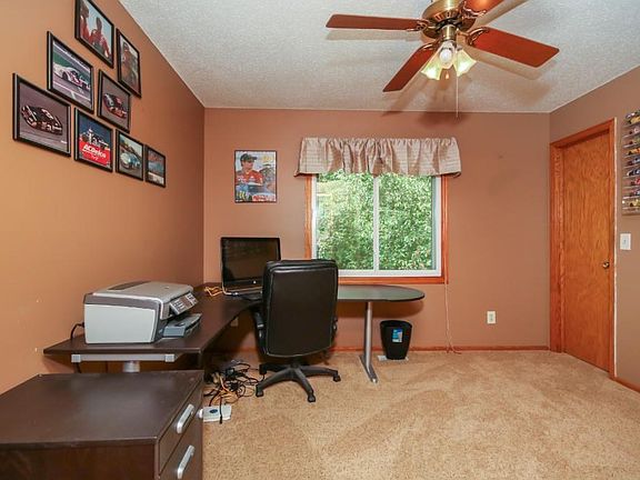 4th image of 917 Goldenrod Ln