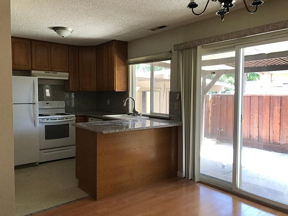 3rd image of 1894 Lynwood Dr APT C